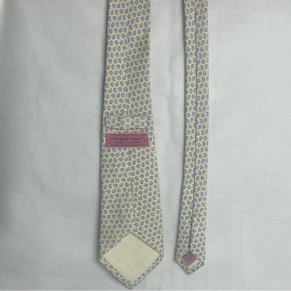Boys Vineyard Vines Necktie Yellow Blue Shells & Snails 100% Silk Tie USA Made
